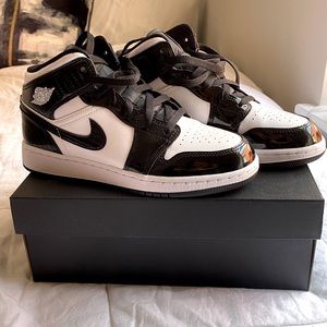 Nike Air Jordan Mid 6Y black and white